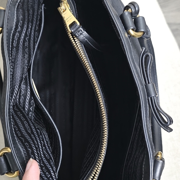 Prada handbag - Picture 6 of 12